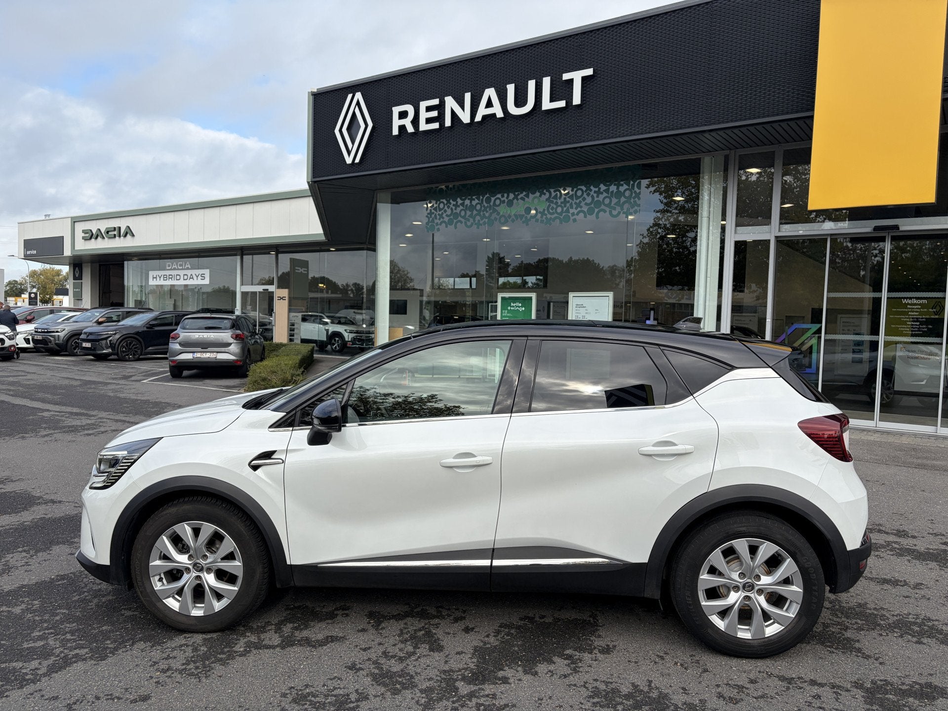 Renault Captur 1.3 TCe 140 *AUTOMAAT* (bj 2021), Auto's, Gebruikt, 4 cilinders, Leder en Stof, Wit