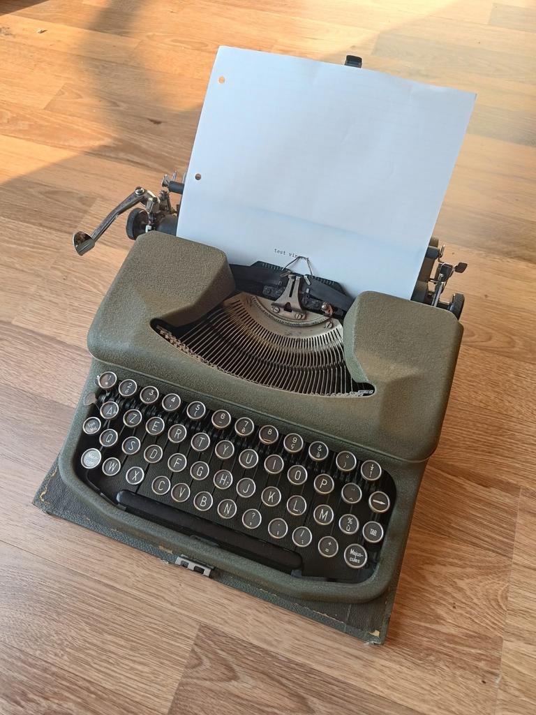 Machine à écrire Erika — en état de marche — DDR vintage, Enlèvement, Utilisé