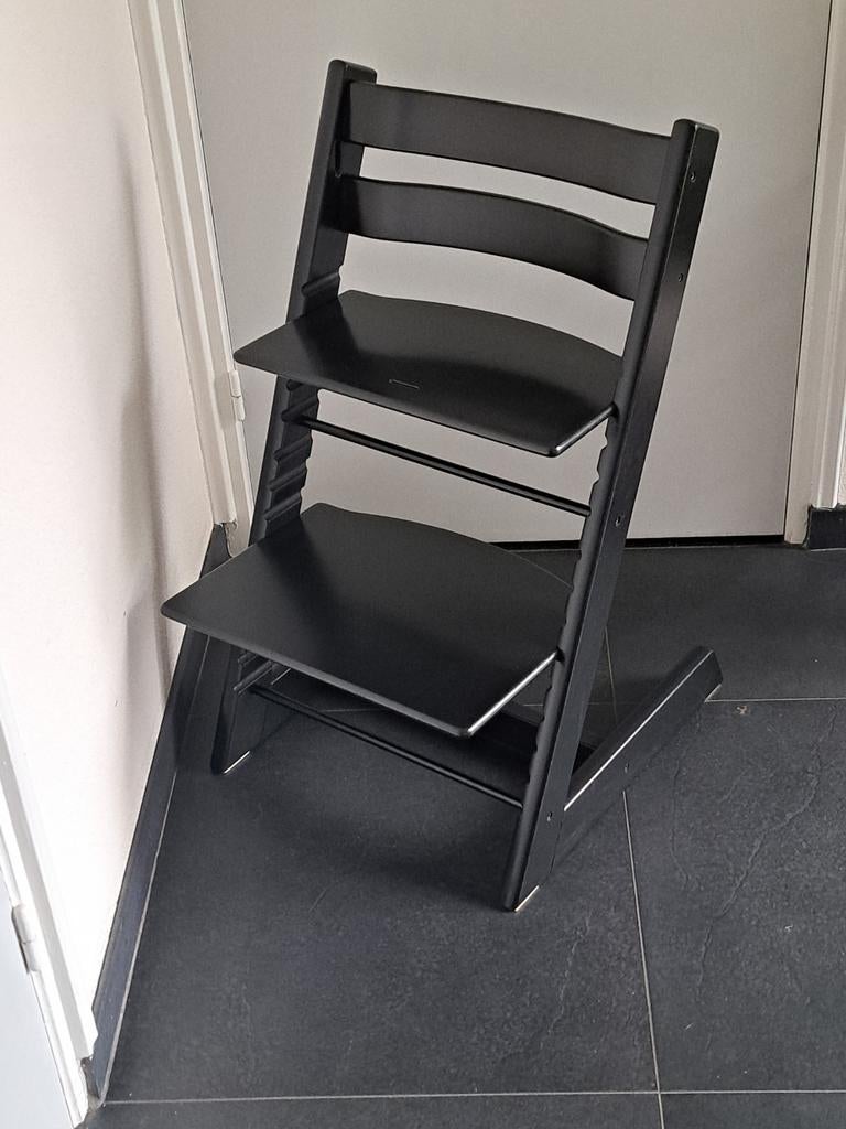 Stokke Tripp Trapp NIEUW MODEL in satin zwart, Kinderen en Baby's, Kinderstoelen, Ophalen, Gebruikt, Meegroeistoel, Aanschuifbaar