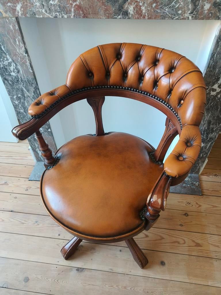Chesterfield bureaustoel Engelse stijl in leer en hout, Antiek en Kunst, Ophalen