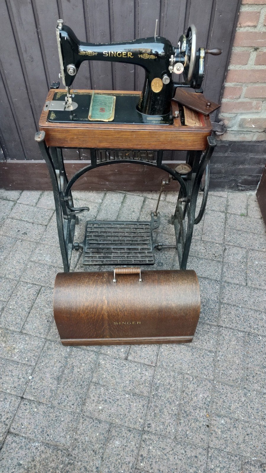 Te Koop Singer Naaimachine uit1927
Singer Naaimachine van 19, Antiek en Kunst, Ophalen