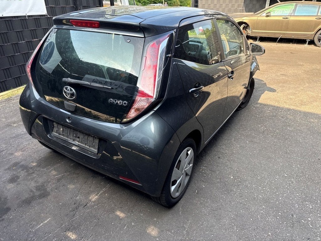 FEU ARRIÈRE DROIT Toyota Aygo (B40) (|815510H110|), Autos : Pièces & Accessoires, Kundenbetreuung@toyota.de, Toyota, Utilisé, Toyota-Allee 2
50858  Köln, DE