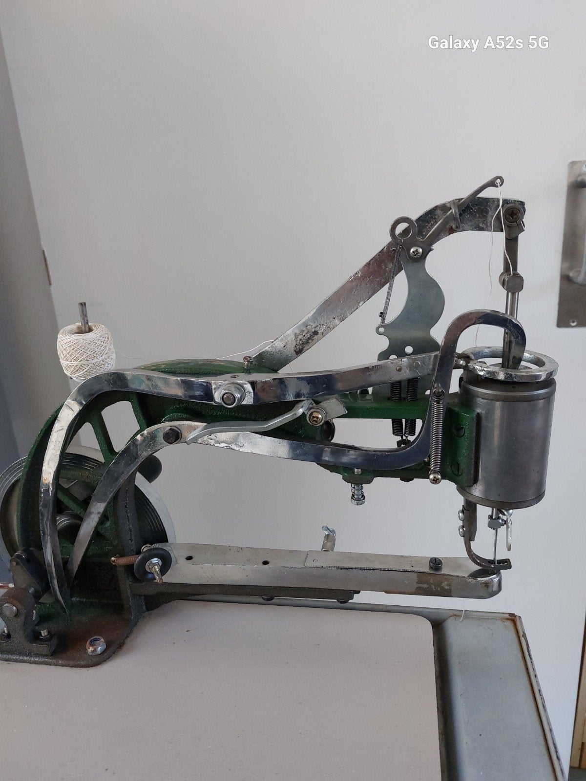 naaimachine leder, Enlèvement