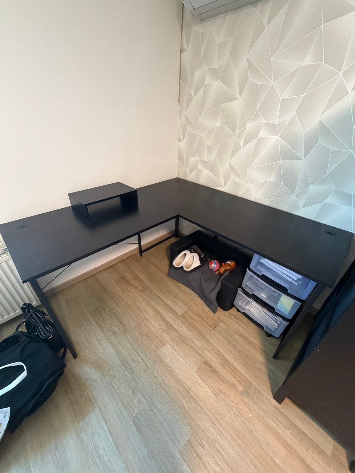 Zwarte bureau, Immo