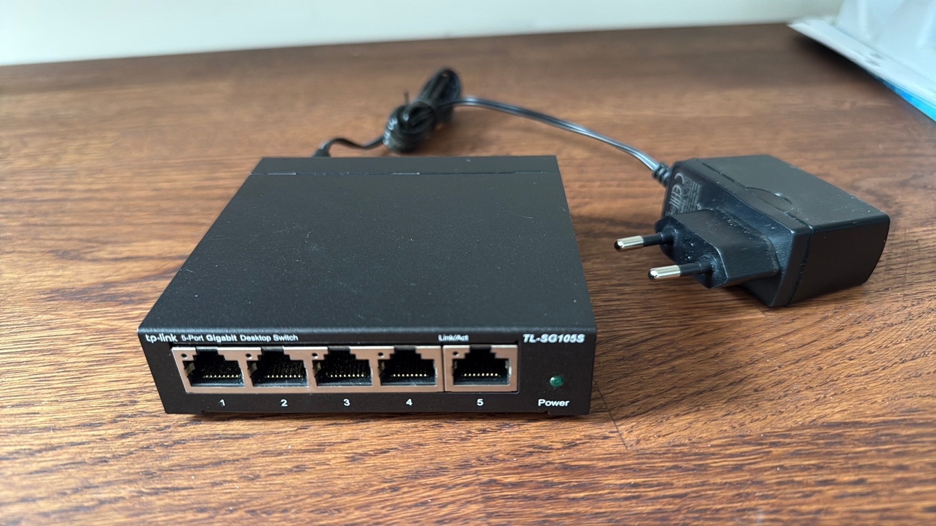 Tp-link 5 poort switch, Computers en Software, Netwerk switches, Ophalen of Verzenden, Zo goed als nieuw