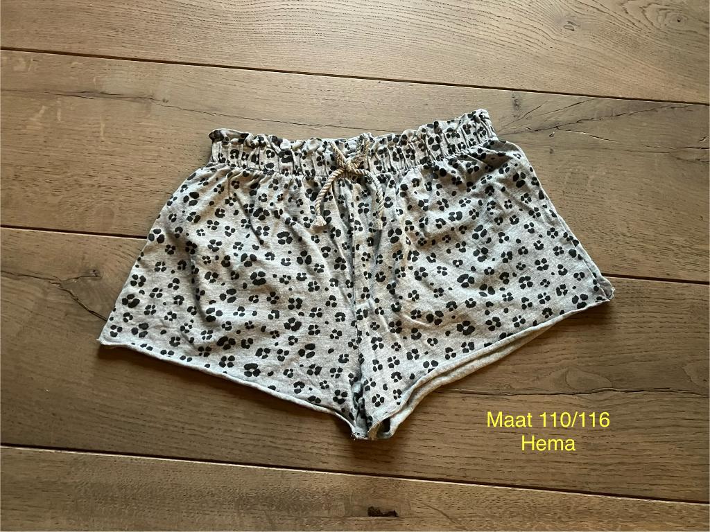 Short - Hema - Maat 110/116, Kinderen en Baby's, Kinderkleding | Maat 110, Broek, Gebruikt, Meisje, Ophalen of Verzenden