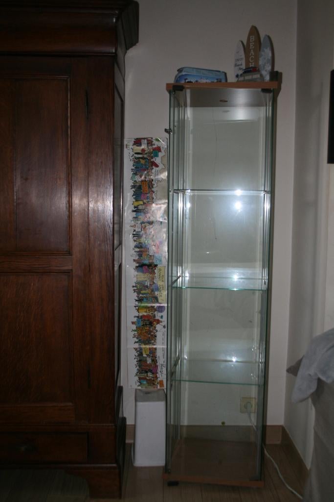 VITRINE IKEA, Enlèvement, Comme neuf