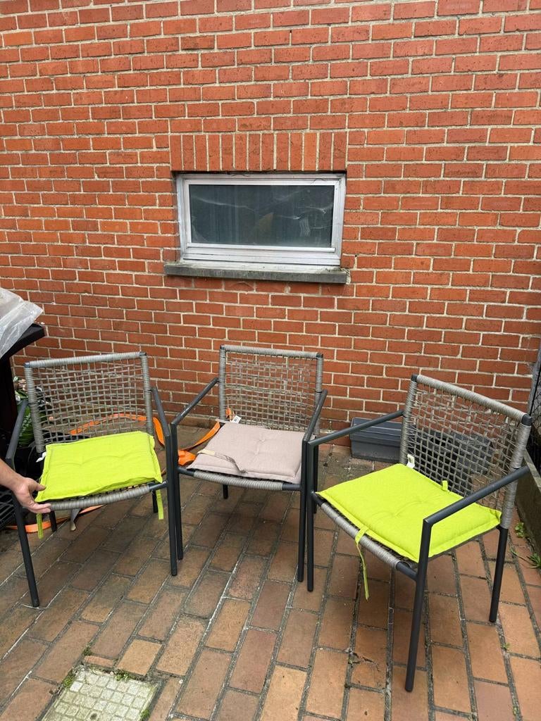 Tuin/terrastafel + 3 stoelen met kussens. , Ophalen