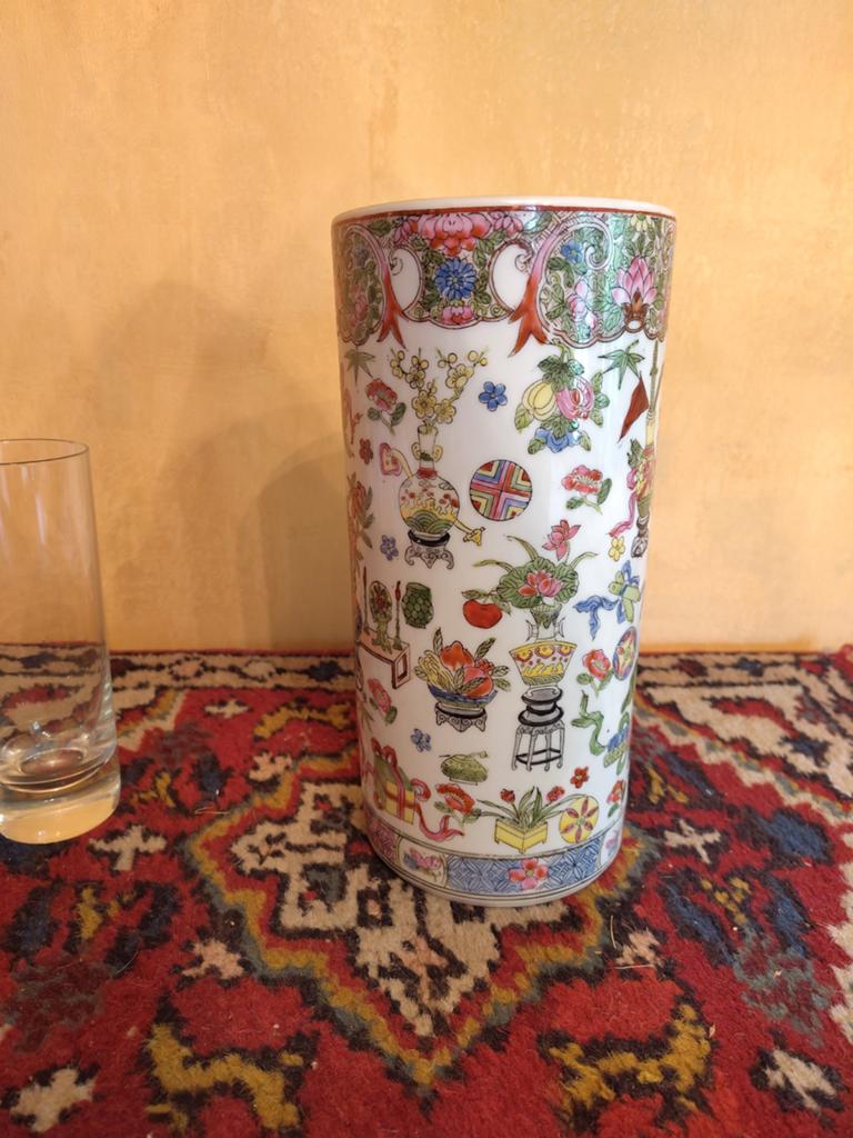 Vase cylindrique oriental, Enlèvement