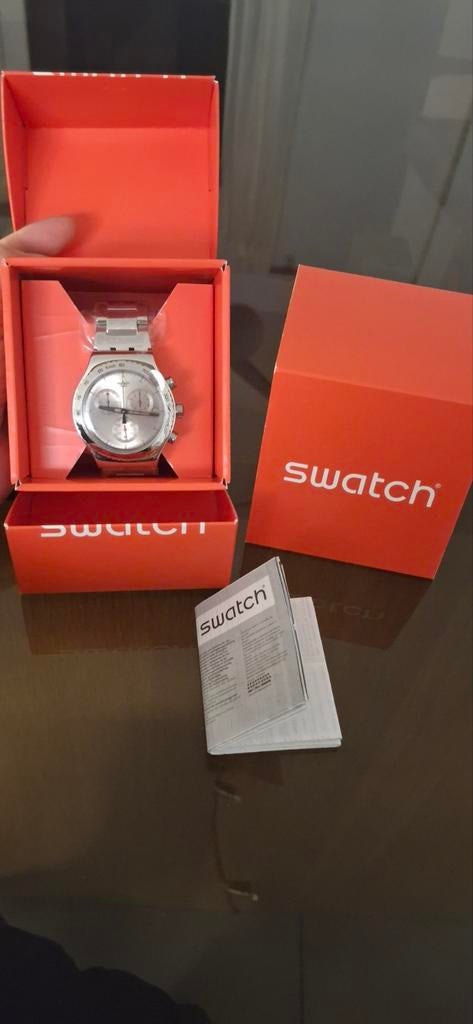 Montre Swatch chronographe neuve acier – cadran blanc – boît, Enlèvement ou Envoi, Acier, Acier, Swatch