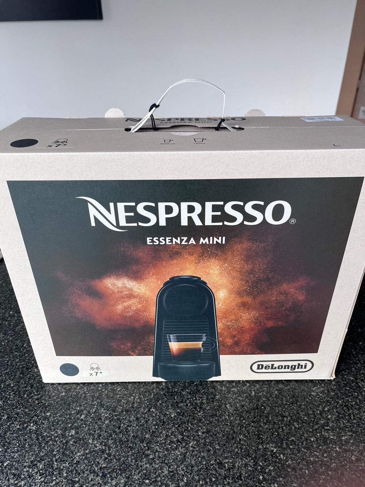 Mini machine à café Nespresso DeLonghi Essenza, Electroménager, Cafetières, Comme neuf, Cafetière, Enlèvement ou Envoi