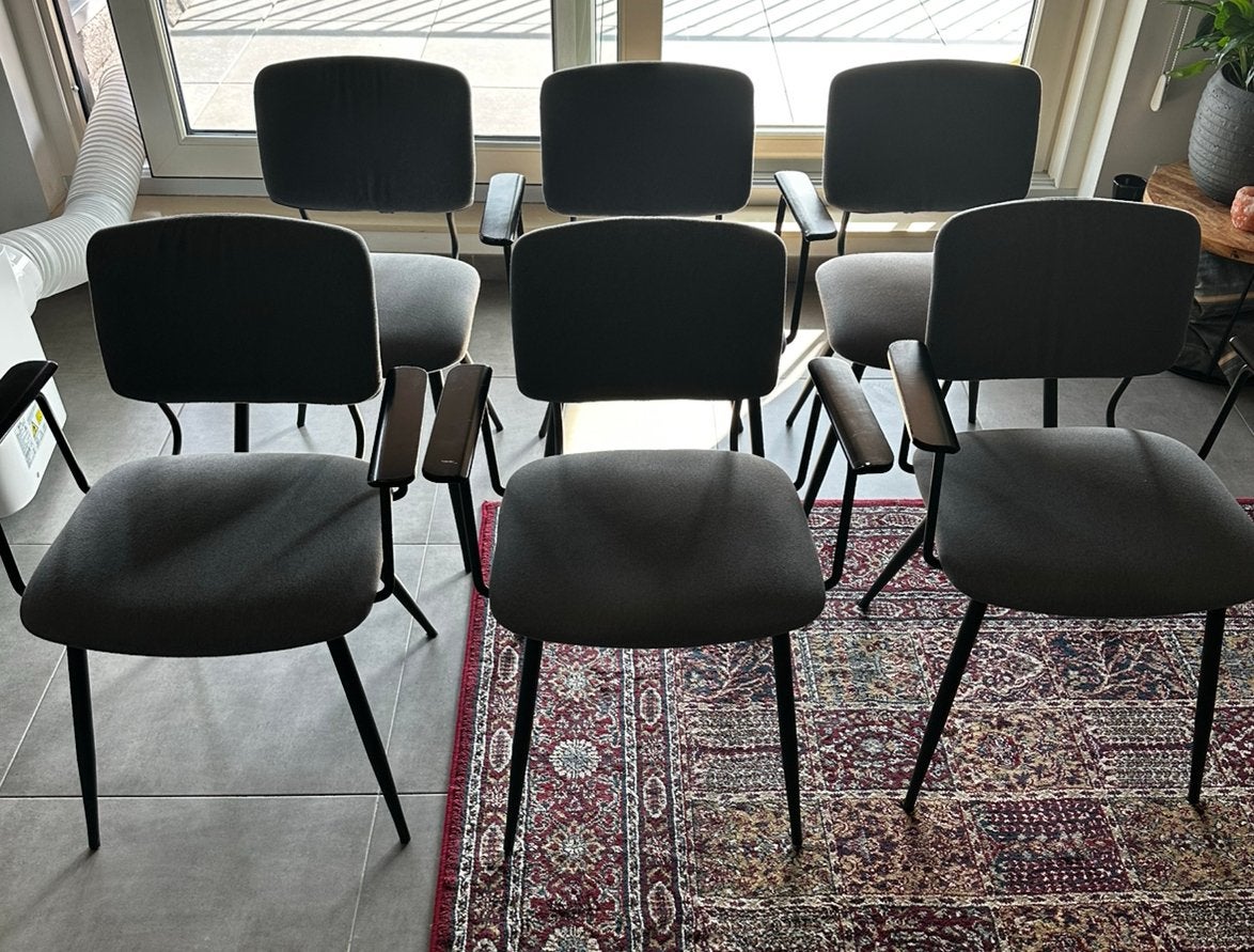 Chaises de salle à manger - Disponible jusqu'en août, Gris, Comme neuf, Enlèvement, Cinq, Six Chaises ou plus