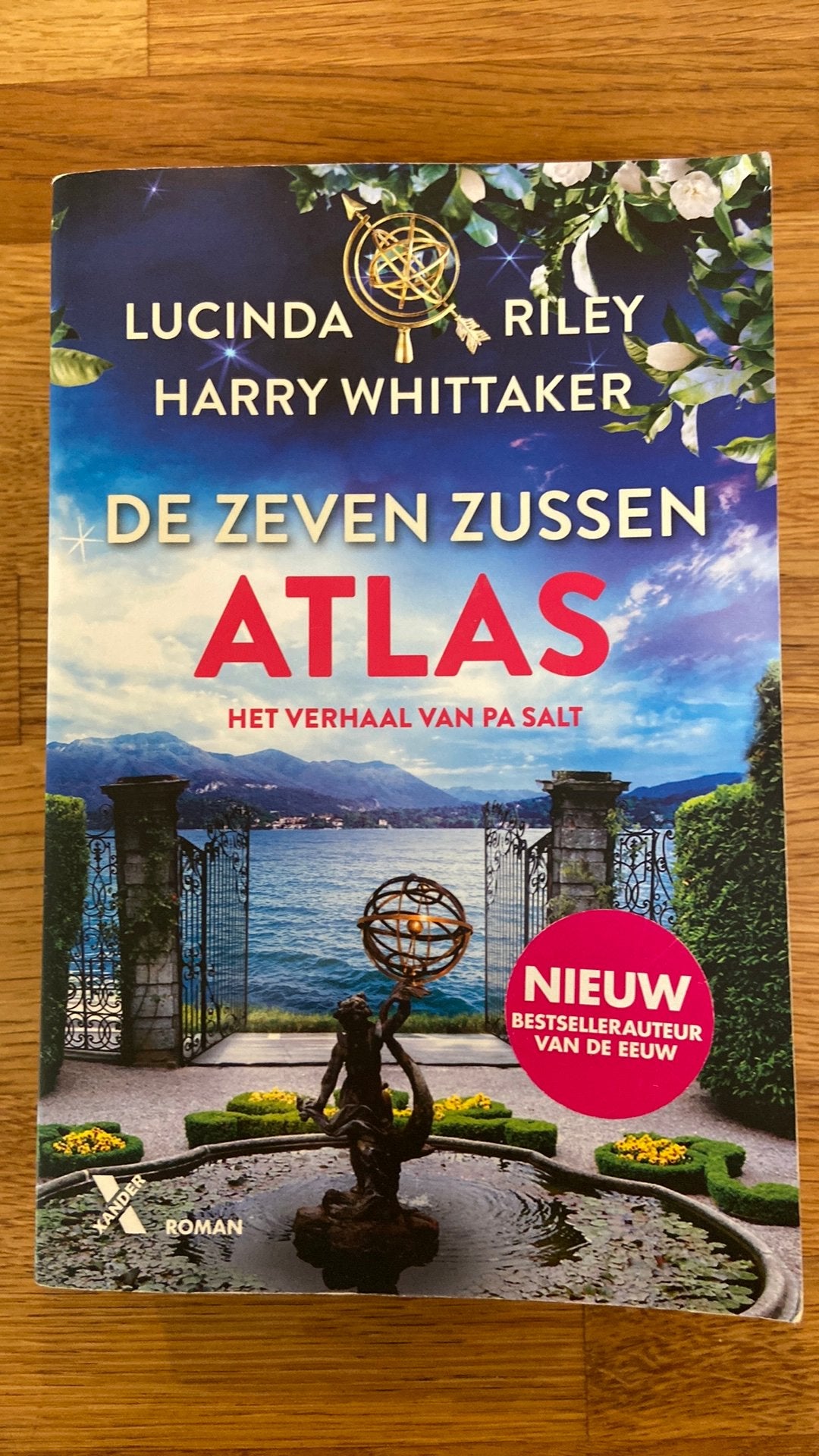 Atlas - Lucinda Riley (laatste boek uit reeks Zeven zussen), Livres, Chick lit, Enlèvement, Comme neuf