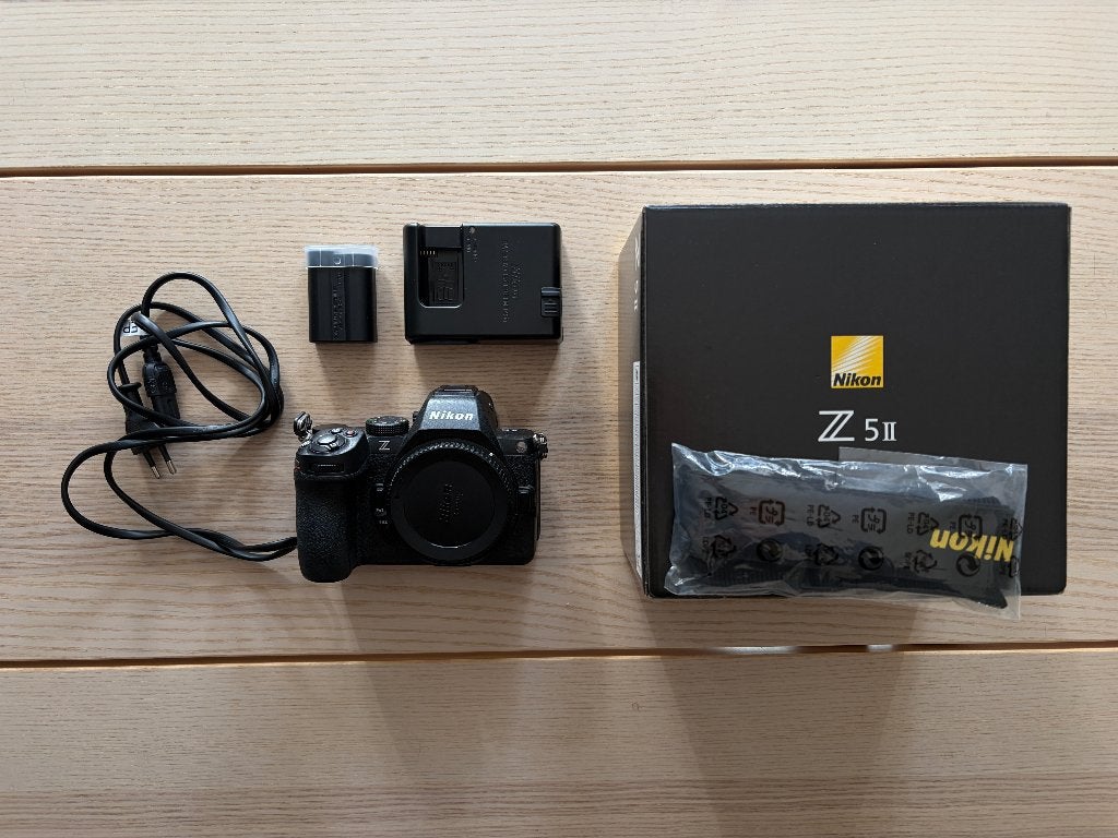 Nikon Z5 II Body + Charger, Sans zoom optique, Écran inclinable/pivotant, Enlèvement ou Envoi, Comme neuf