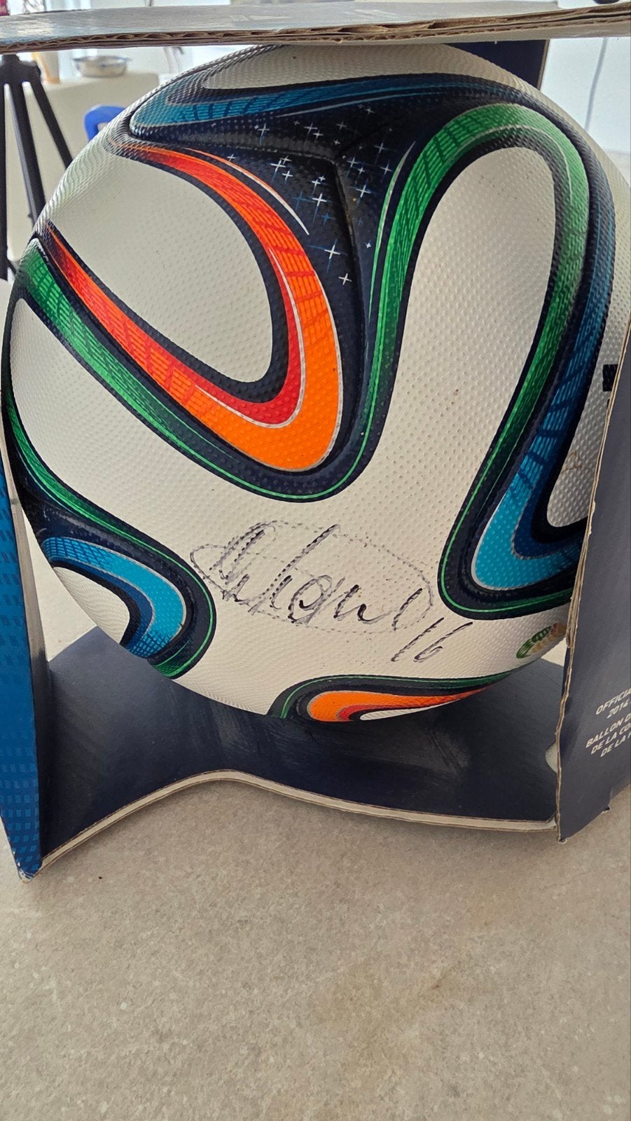 BALLON DE MATCH OFFICIEL SIGNÉ PAR LES JOUEURS ANVERSOIS BRA, Enlèvement