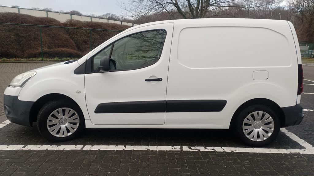 Citroën Berlingo 1.6 Diesel 84Kw– 2013 – 62.608km – Incl btw, Auto's, Stof, Zwart, Wit, SUV of Terreinwagen