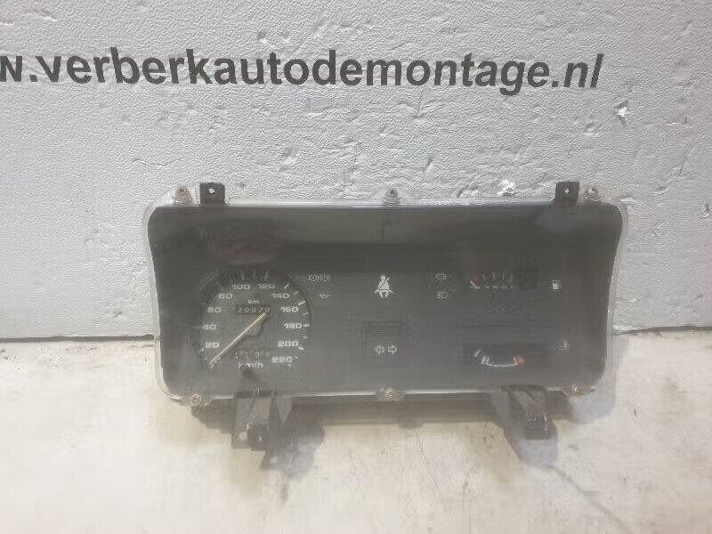 COCKPIT Ford Sierra I (01-1982/02-1987) (83bb-10841-ac), Autos : Pièces & Accessoires, Enlèvement ou Envoi, Henry-Ford-Straße 1 50735 Köln, DE