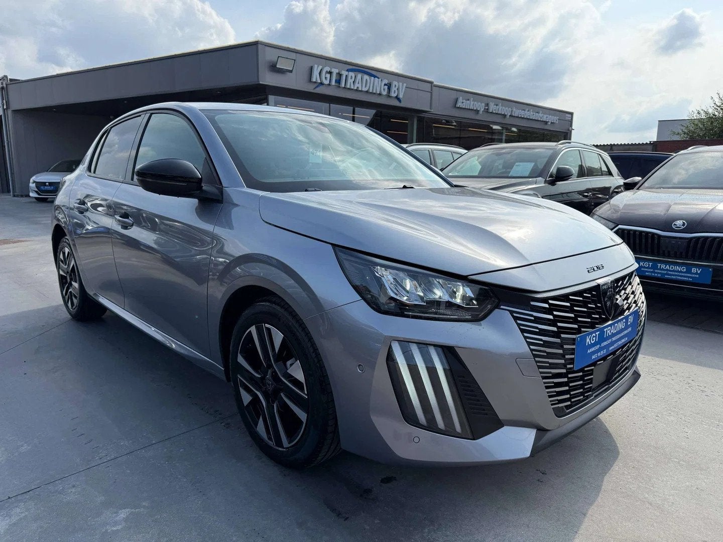 Peugeot 208 1.2i TURBO 360 CAMERA DODE HOEK NAVIGATIE LEDER, Gebruikt, Zwart, 1199 cc, 5 deurs