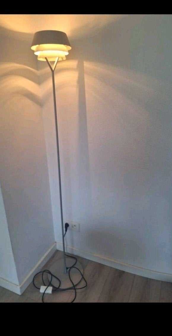 Lampadaire moderne avec variateur, Enlèvement