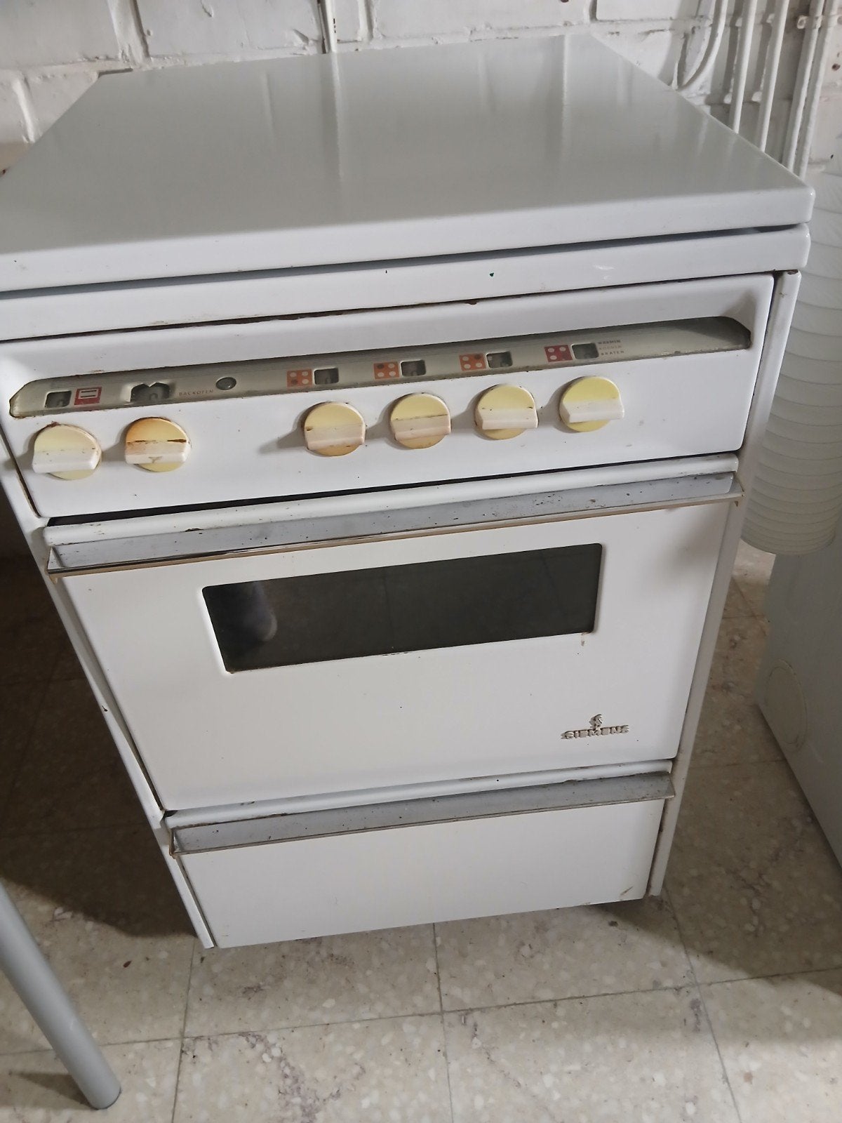 Siemens elektrisch fornuis – 4 kookplaten + oven (wit), Elektronische apparatuur, Ophalen, Vrijstaand, Elektrisch, 4 kookzones