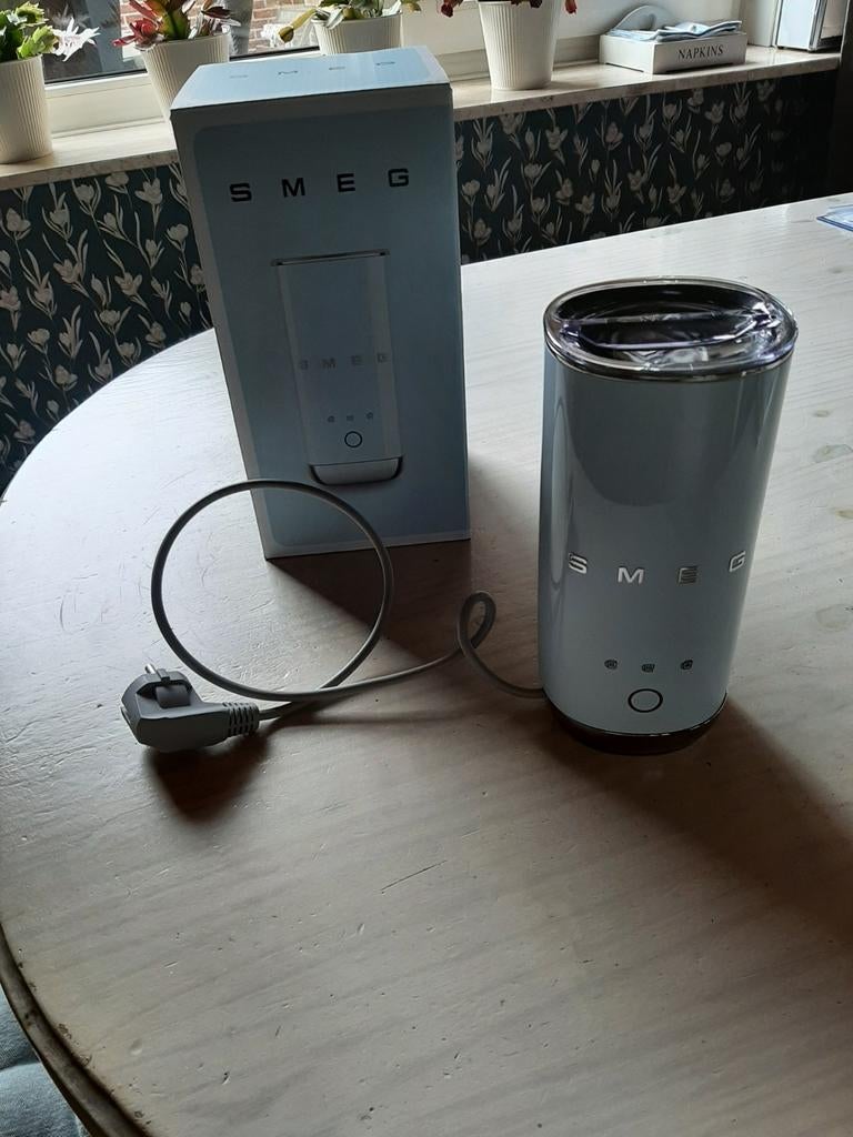 Smeg MFF02PBEU, Elektronische apparatuur, Melkopschuimers, Ophalen