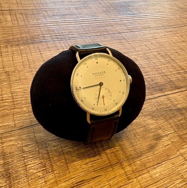 NOMOS Glashütte Metro Neomatik 1st Edition (1104), Handtassen en Accessoires, Horloges | Heren, Overige merken, Leer, Staal, Polshorloge