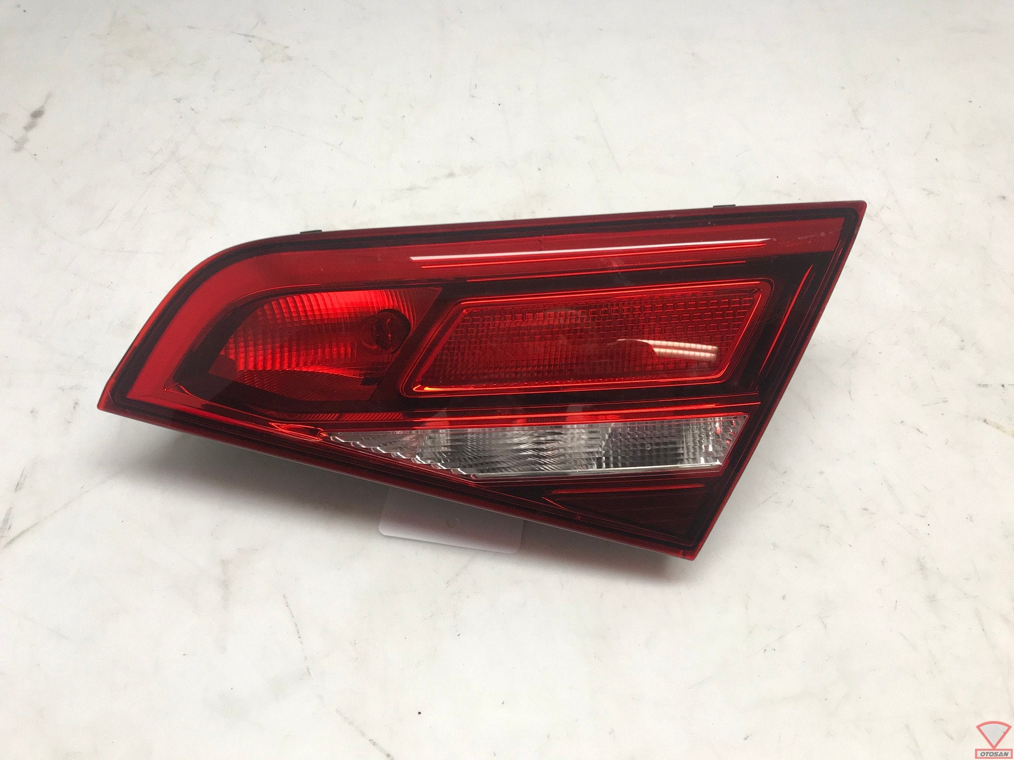 audi a3 8v facelift feu arri re droit int rieur 8v4945076, AUDI AG, Auto-Union-Strasse 1
85045  Ingolstadt, DE, Audi, Utilisé