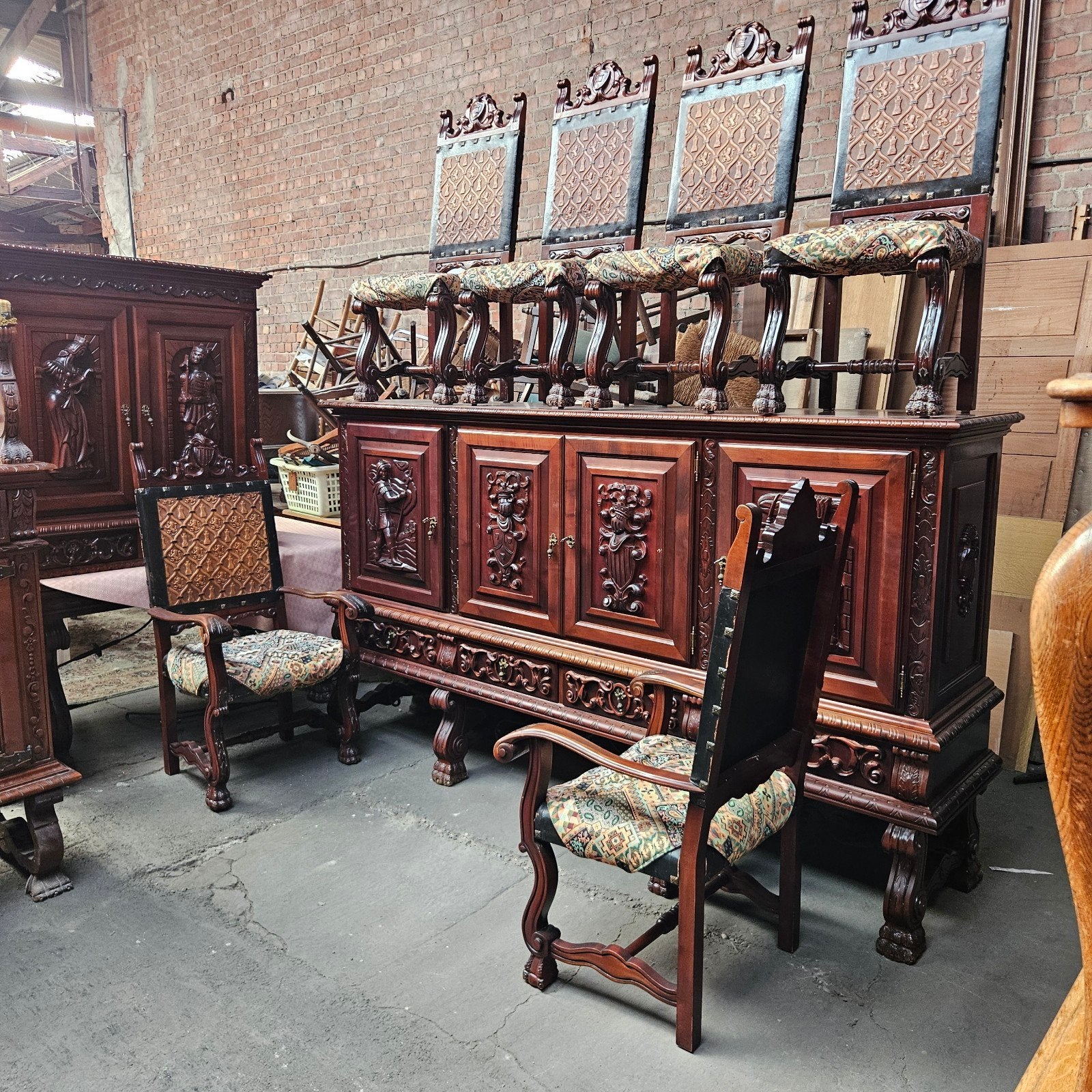 Beaux ensembles de salle à manger classiques à vendre

Plusi, Enlèvement