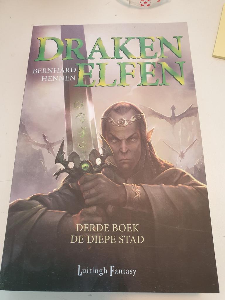 Drakenelfen 3 - De diepe stad

Auteur:Bernhard Hennen, Boeken, Ophalen of Verzenden, Zo goed als nieuw, Bernard hennen