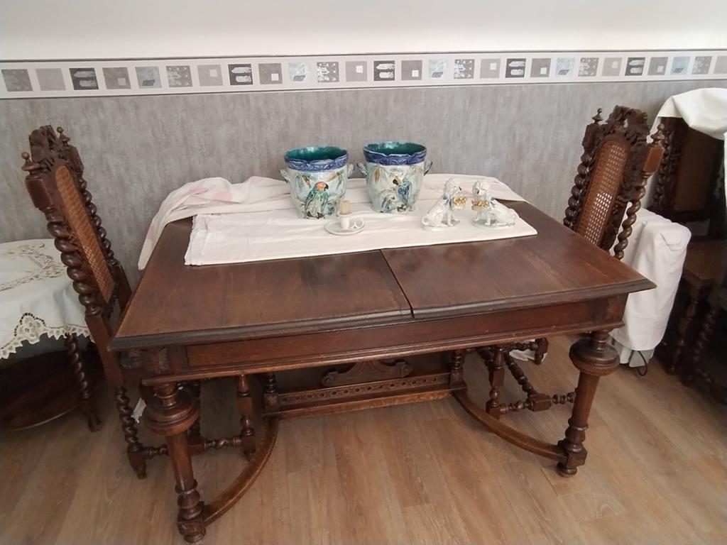 Antieke tafel en 6 stoelen, Ophalen