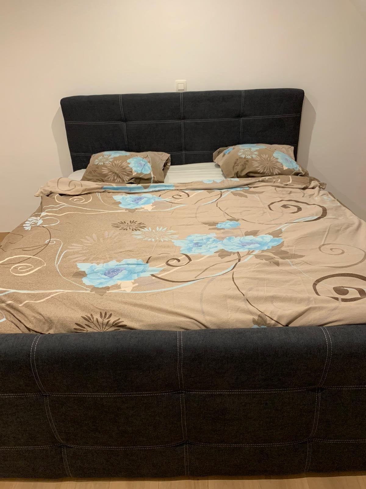 Magbifique lit box spring servi dix mois, Enlèvement, Comme neuf, 200 cm