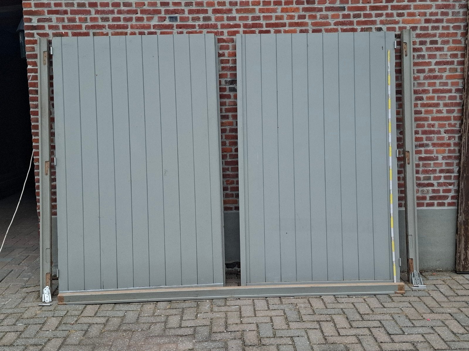 Houten poort, Enlèvement