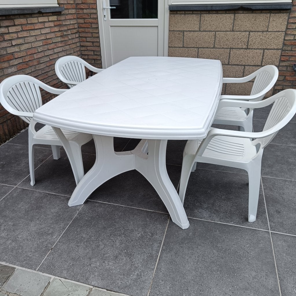 Witte tuintafel met 4 stoelen, Tuin en Terras, Ophalen, Zo goed als nieuw, Plastic