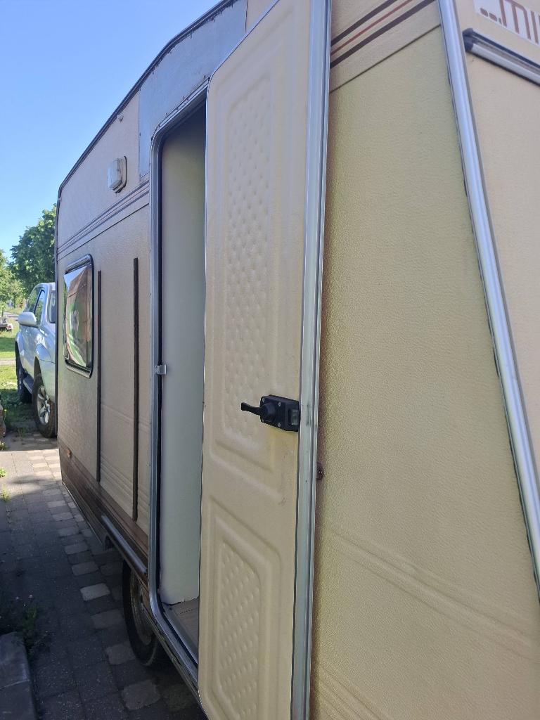 Caravan 750 kg, 2 lits séparés, Radio, Particulier, 500 - 750 kg