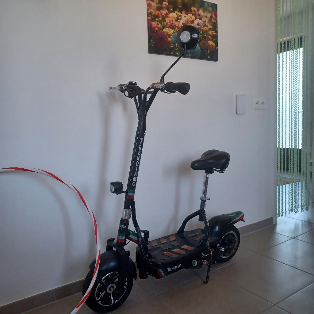 Electrische step met zadel, Fietsen en Brommers, Ophalen, Gebruikt, Elektrische step (E-scooter), TRENDIAMO