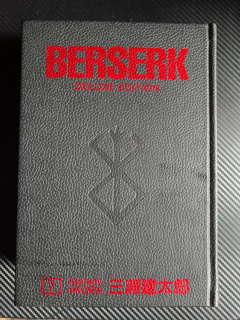 Berserk Deluxe Edition Volume 7, Boeken, Strips | Comics, Zo goed als nieuw, Meerdere comics, Japan (Manga), Ophalen of Verzenden