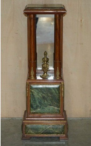 Piédestal en marbre vert avec miroir. Finition bronze, Antiquités & Art, Enlèvement, Bronze
