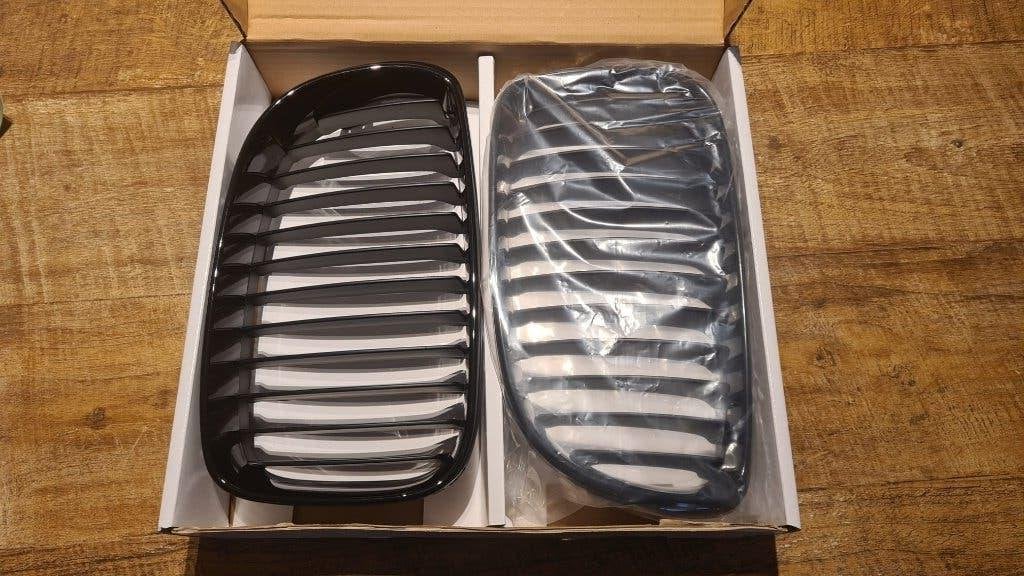 Nouveau - Grille LCI BMW Série 1 E81 E82 E87 E88, noir, Enlèvement ou Envoi