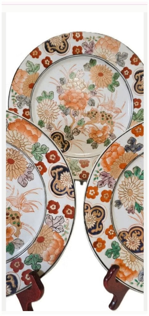 Trois assiettes Imari en porcelaine japonaise., Enlèvement ou Envoi