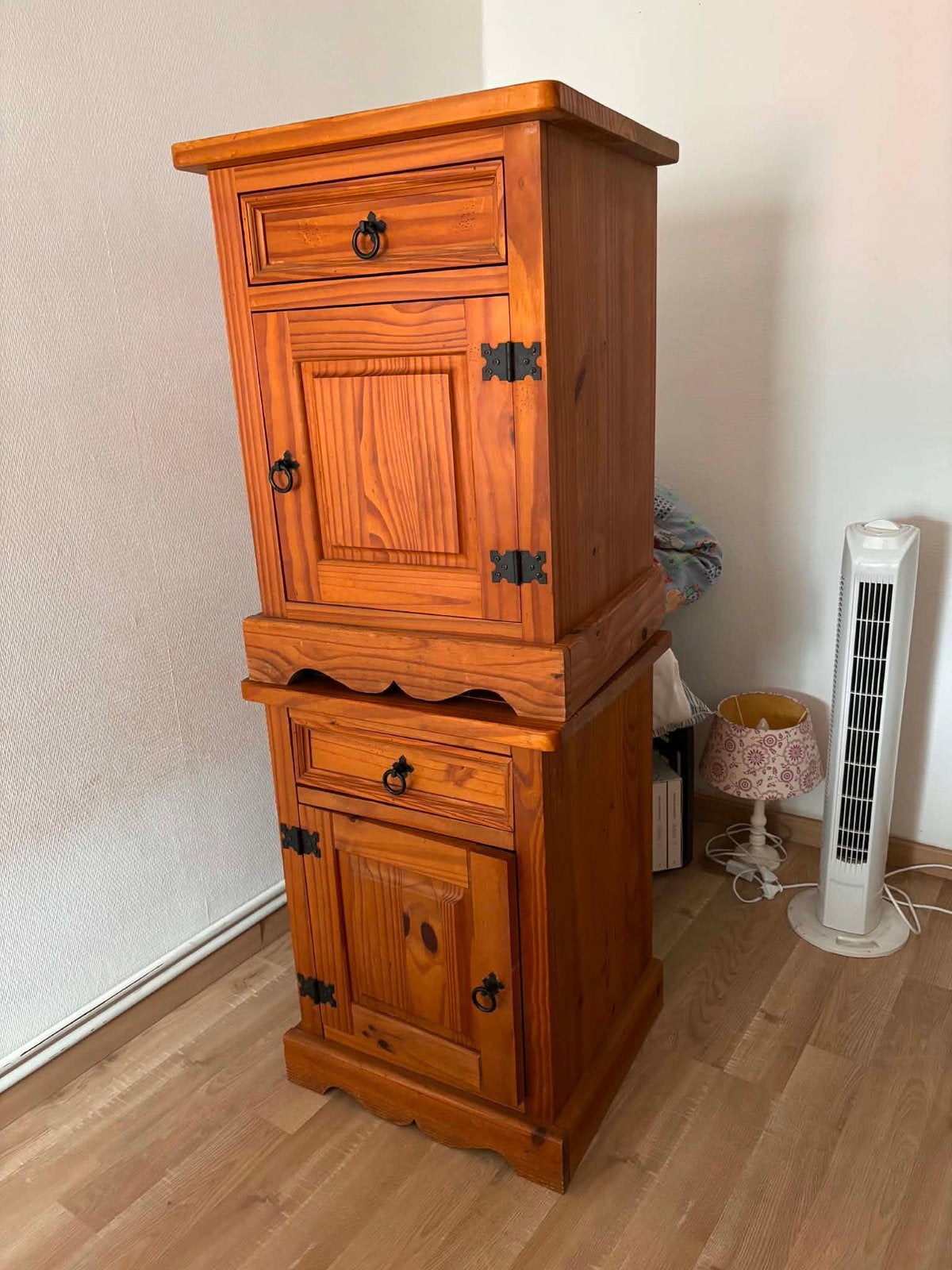 2 tables de nuit, Maison & Meubles, Enlèvement, Utilisé