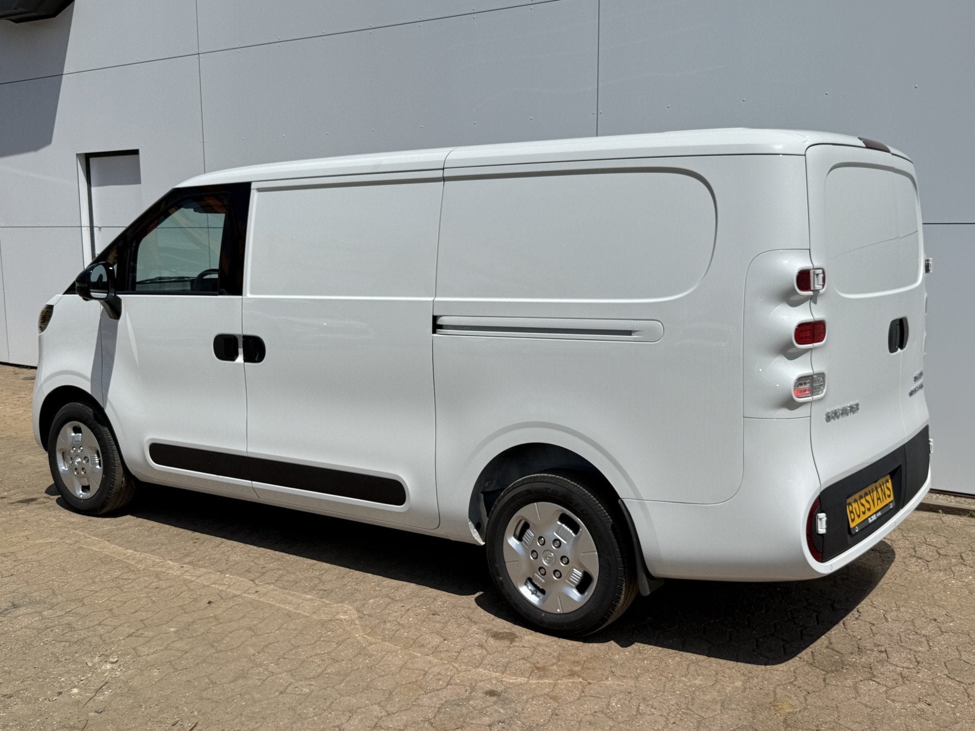 Maxus eDeliver 5 64 kWh 163PK Elektrisch! L1H1 335KM WLTP 36, Auto's, Stof, Gebruikt, Maxus, Wit