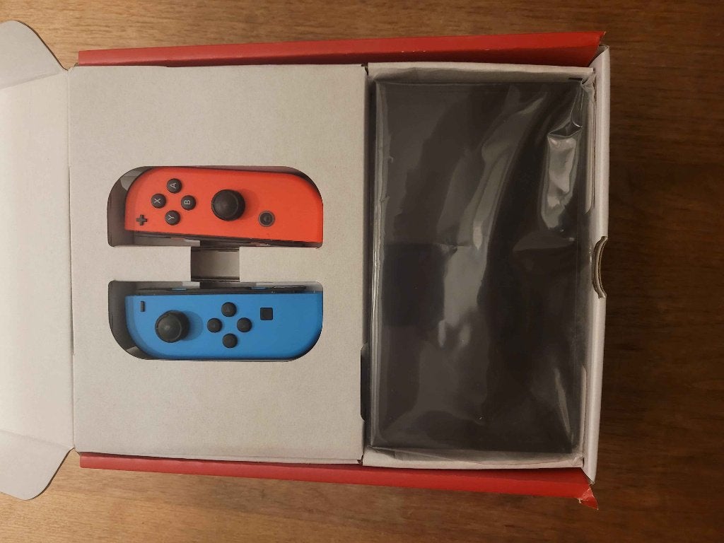 Nintendo Switch OLED compleet + Pokémon Brilliant Diamond, Games en Spelcomputers, Met games, Met 2 controllers, Zo goed als nieuw