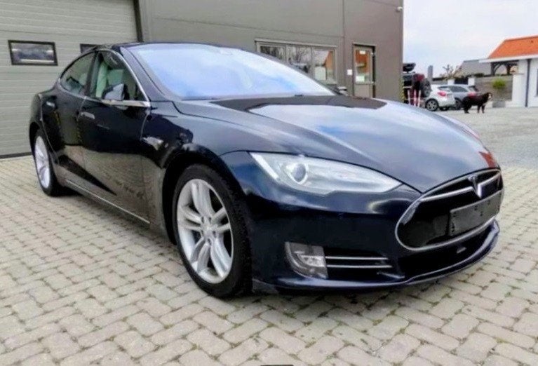 Supercharge SC01 gratuite à vie pour Tesla Model S 85d, Autos, Tesla, Cuir, Achat, Model S, 5 portes