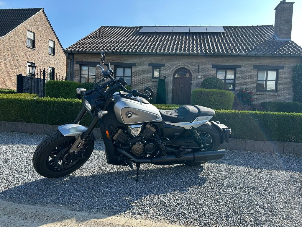 QJ SRV 600 V4 grey, Occasion, 4 cilinders, Motorrijbewijs A, Meer dan 35 kW