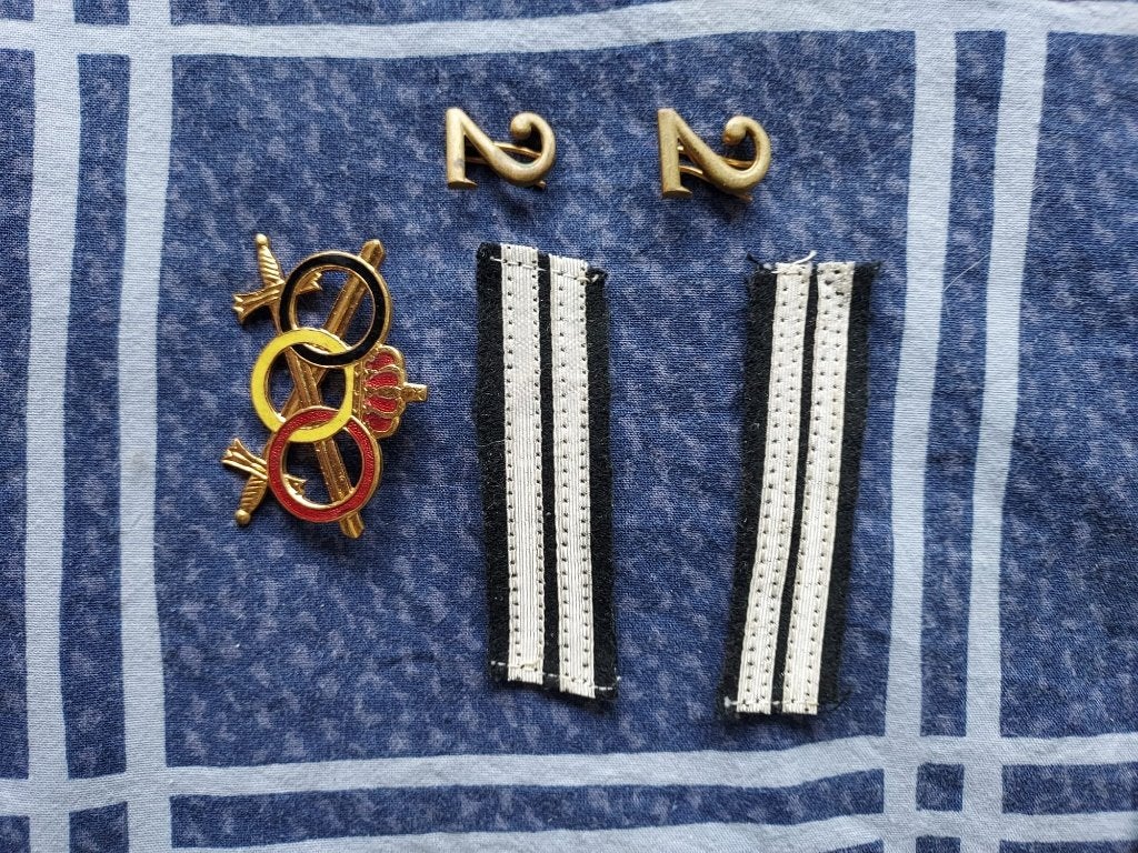 divers petits objets militaire., Collections, Enlèvement ou Envoi, Autres, Emblème ou Badge
