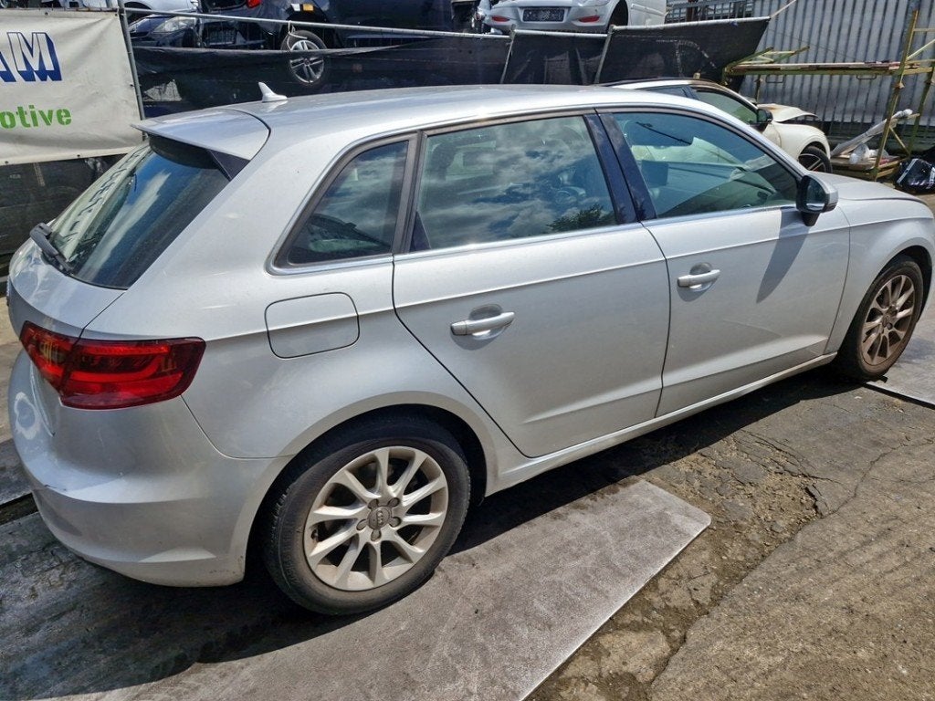 SCHOKBREKER RECHTS ACHTER Audi A3 Sportback (8VA / 8VF), Info@audi.de, Audi, Audi AG, Gebruikt