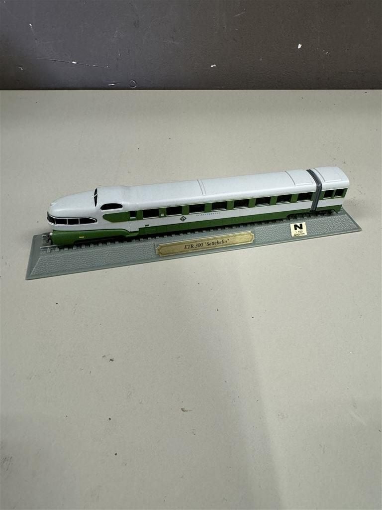 model trein - Delprado N Gauge Static Model ETR 300 Settebel, Hobby en Vrije tijd, Modelbouw | Overige, Ophalen of Verzenden, Zo goed als nieuw