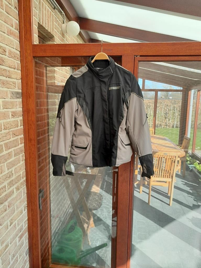 Motorkleding en helmen, Ophalen