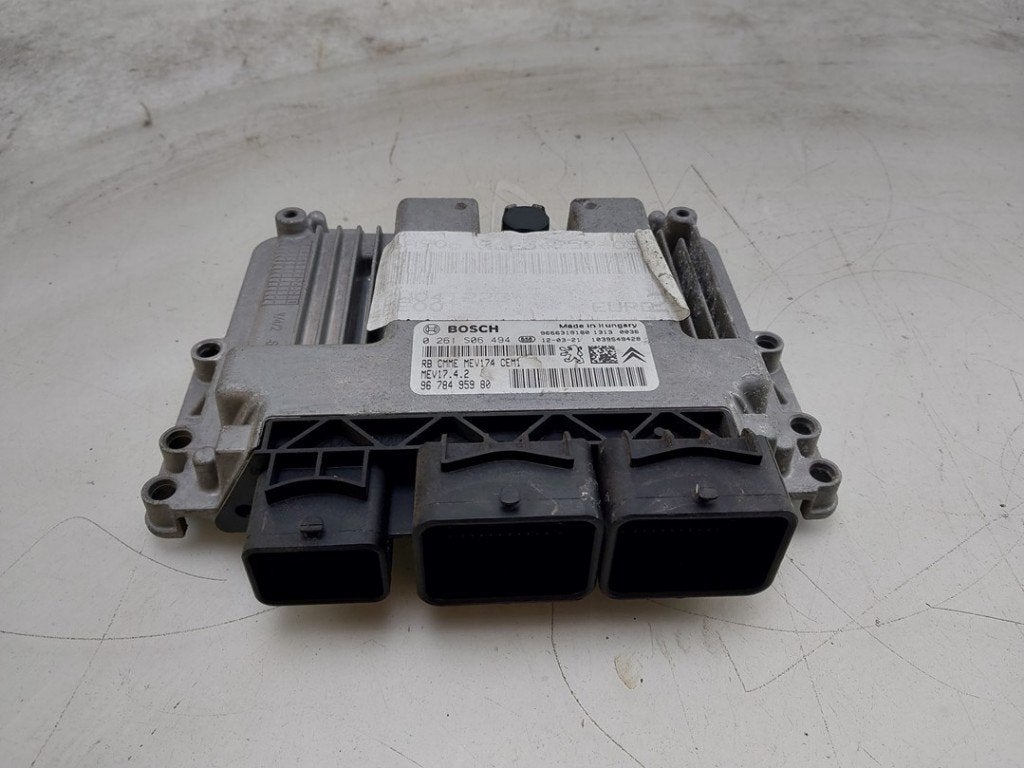 CALCULATEUR MOTEUR ECU Peugeot 208 I (CA / CC / CK / CL), Robert Bosch AG, Utilisé, Robert-Bosch-Allee 1
74232  Abstatt, DE, Engineering@bosch.com