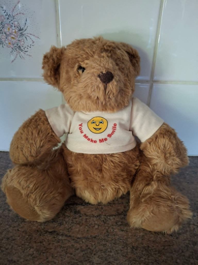 * Beer bruin met bloesje 'you make me smile', Verzamelen, Beren en Cherished Teddies, Ophalen of Verzenden, Zo goed als nieuw